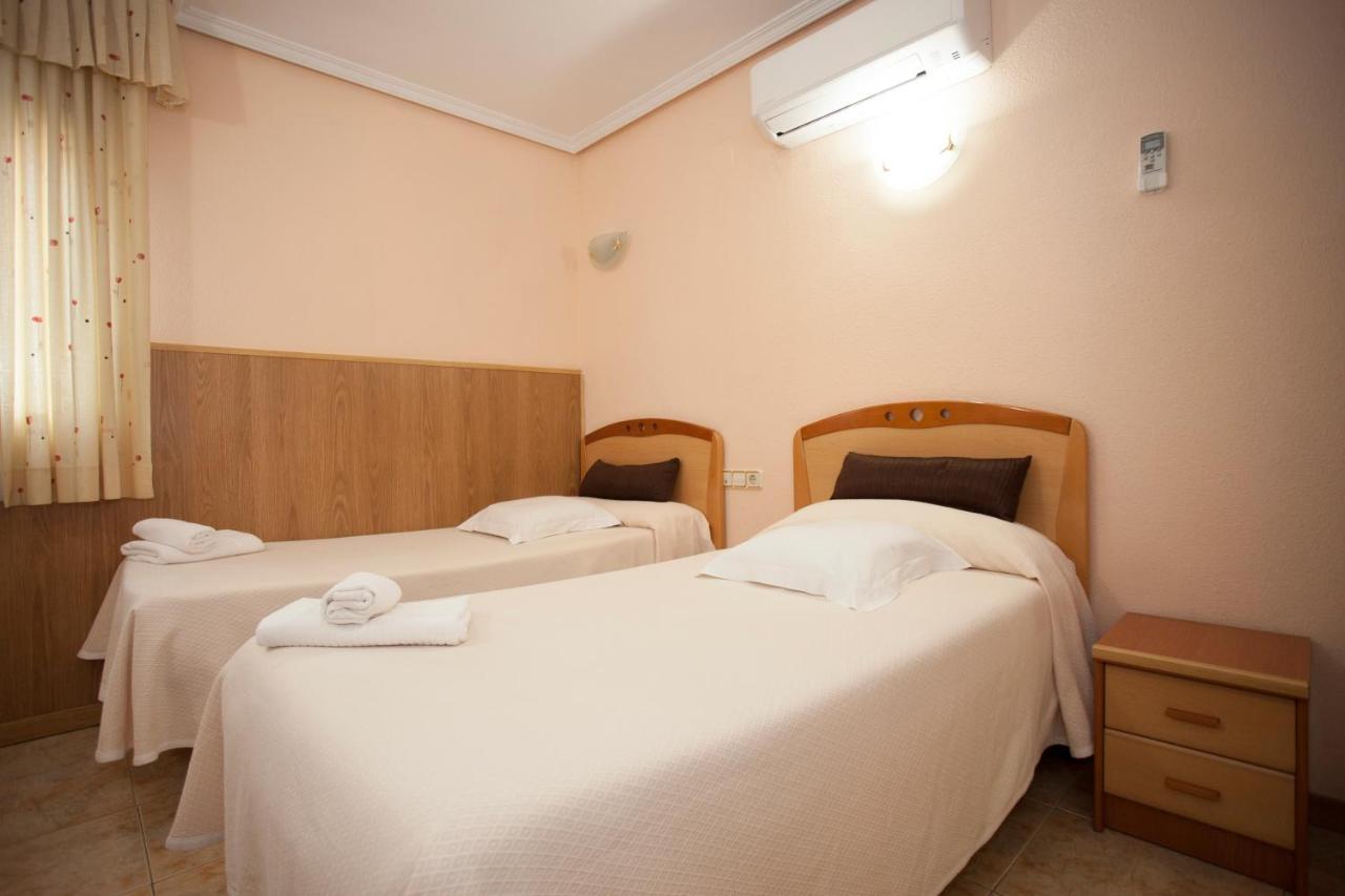 Hospedaje Los Rosales Madrid Exterior photo