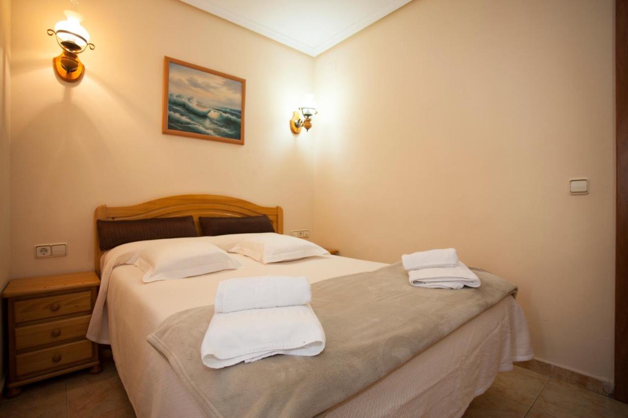Hospedaje Los Rosales Madrid Exterior photo