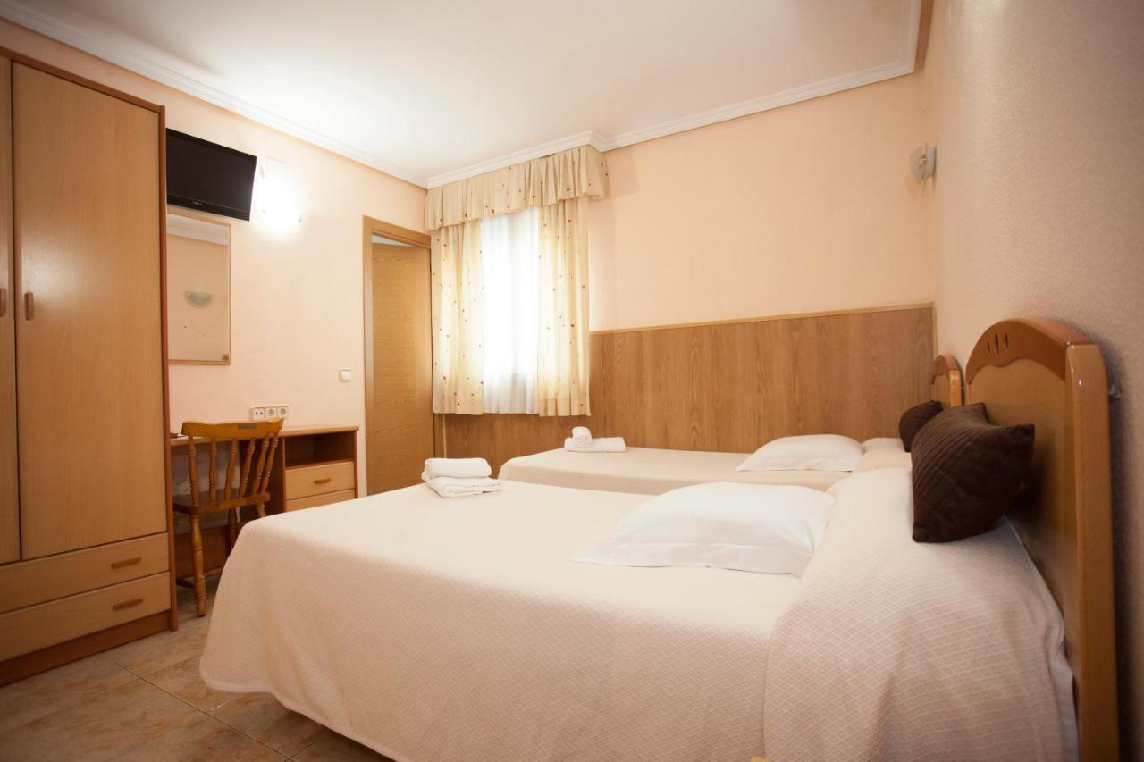 Hospedaje Los Rosales Madrid Exterior photo